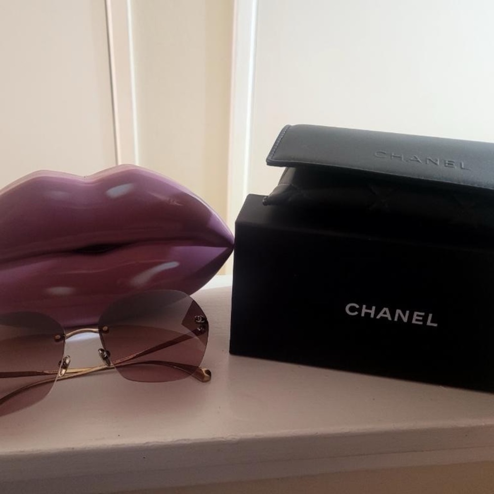 Authentic Chanel sunglasses frameless, titanium,gorgeous! Never worn !